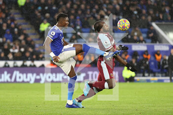 2022-02-13 - Leicester City Defender Daniel Amartey (18) and West Ham United forward Michail Antonio (9) during the English championship Premier League football match between Leicester City and West Ham United on February 13, 2022 at the King Power Stadium in Leicester, England - LEICESTER CITY VS WEST HAM UNITED - ENGLISH PREMIER LEAGUE - SOCCER