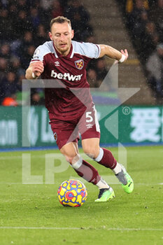 2022-02-13 - West Ham United defender Vladimir Coufal (5) during the English championship Premier League football match between Leicester City and West Ham United on February 13, 2022 at the King Power Stadium in Leicester, England - LEICESTER CITY VS WEST HAM UNITED - ENGLISH PREMIER LEAGUE - SOCCER