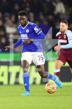 2022-02-13 - Leicester City Midfielder Wilfred Ndidi during the English championship Premier League football match between Leicester City and West Ham United on February 13, 2022 at the King Power Stadium in Leicester, England - LEICESTER CITY VS WEST HAM UNITED - ENGLISH PREMIER LEAGUE - SOCCER