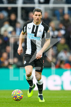 2022-02-13 - Newcastle United's Fabian Schar during the English championship Premier League football match between Newcastle United and Aston Villa on February 13, 2022 at St James' Park in Newcastle, England - NEWCASTLE UNITED VS ASTON VILLA - ENGLISH PREMIER LEAGUE - SOCCER
