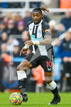 2022-02-13 - Newcastle United's Allan Saint-Maximin during the English championship Premier League football match between Newcastle United and Aston Villa on February 13, 2022 at St James' Park in Newcastle, England - NEWCASTLE UNITED VS ASTON VILLA - ENGLISH PREMIER LEAGUE - SOCCER