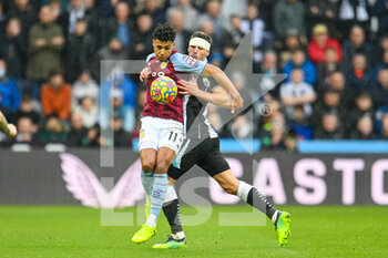 2022-02-13 - Aston Villa's Ollie Watkins shields the ball from Newcastle United's Fabian Schar during the English championship Premier League football match between Newcastle United and Aston Villa on February 13, 2022 at St James' Park in Newcastle, England - NEWCASTLE UNITED VS ASTON VILLA - ENGLISH PREMIER LEAGUE - SOCCER