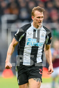2022-02-13 - Newcastle United's Dan Burn during the English championship Premier League football match between Newcastle United and Aston Villa on February 13, 2022 at St James' Park in Newcastle, England - NEWCASTLE UNITED VS ASTON VILLA - ENGLISH PREMIER LEAGUE - SOCCER