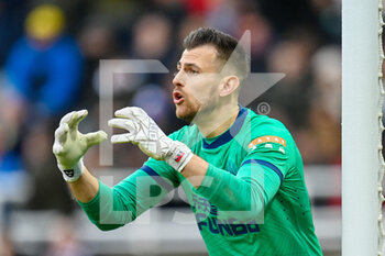 2022-02-13 - Newcastle United's goalkeeper Martin Dubravka during the English championship Premier League football match between Newcastle United and Aston Villa on February 13, 2022 at St James' Park in Newcastle, England - NEWCASTLE UNITED VS ASTON VILLA - ENGLISH PREMIER LEAGUE - SOCCER