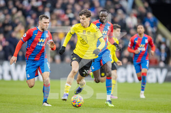 2022-02-19 - Chelsea striker Kai Havertz (29) and Crystal Palace (18) James McArthur during the English championship Premier League football match between Crystal Palace and Chelsea on February 19, 2022 at Selhurst Park in London, England - CRYSTAL PALACE VS CHELSEA - ENGLISH PREMIER LEAGUE - SOCCER