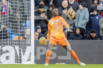 2022-02-19 - Chelsea goalkeeper Edouard Mendy during the English championship Premier League football match between Crystal Palace and Chelsea on February 19, 2022 at Selhurst Park in London, England - CRYSTAL PALACE VS CHELSEA - ENGLISH PREMIER LEAGUE - SOCCER