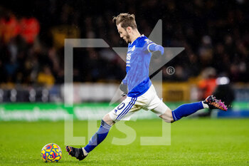 2022-02-20 - Leicester City Midfielder James Maddison during the English championship Premier League football match between Wolverhampton Wanderers and Leicester City on February 20, 2022 at Molineux stadium in Wolverhampton, England - WOLVERHAMPTON WANDERERS VS LEICESTER CITY - ENGLISH PREMIER LEAGUE - SOCCER