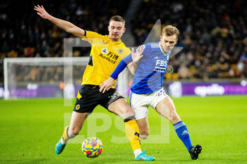 2022-02-20 - Leander Dendoncker of Wolverhampton and Leicester City Midfielder Kiernan Dewsbury-Hall during the English championship Premier League football match between Wolverhampton Wanderers and Leicester City on February 20, 2022 at Molineux stadium in Wolverhampton, England - WOLVERHAMPTON WANDERERS VS LEICESTER CITY - ENGLISH PREMIER LEAGUE - SOCCER