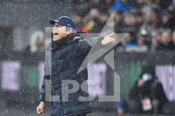2022-02-23 - Tottenham Hotspur's manager Antonio Conte during the English championship Premier League football match between Burnley and Tottenham Hotspur on February 23, 2022 at Turf Moor in Burnley, England - BURNLEY VS TOTTENHAM HOTSPUR - ENGLISH PREMIER LEAGUE - SOCCER