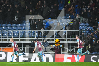 2022-02-23 - Burnley defender Ben Mee (6) celebrates his goal 1-0 during the English championship Premier League football match between Burnley and Tottenham Hotspur on February 23, 2022 at Turf Moor in Burnley, England - BURNLEY VS TOTTENHAM HOTSPUR - ENGLISH PREMIER LEAGUE - SOCCER