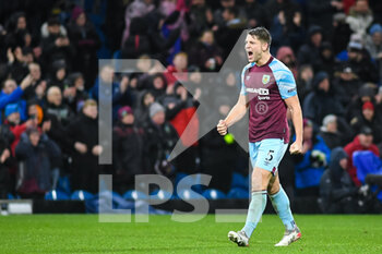 2022-02-23 - Burnley defender James Tarkowski (5) celebrates after the English championship Premier League football match between Burnley and Tottenham Hotspur on February 23, 2022 at Turf Moor in Burnley, England - BURNLEY VS TOTTENHAM HOTSPUR - ENGLISH PREMIER LEAGUE - SOCCER