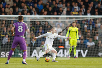 2022-02-26 - Leeds United midfielder Adam Forshaw (4) during the English championship Premier League football match between Leeds United and Tottenham Hotspur on February 26, 2022 at Elland Road in Leeds, England - LEEDS UNITED VS TOTTENHAM HOTSPUR - ENGLISH PREMIER LEAGUE - SOCCER