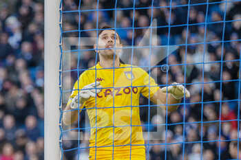 2022-02-26 - Aston Villa Goalkeeper Emiliano Martinez during the English championship Premier League football match between Brighton and Hove Albion and Aston Villa on February 26, 2022 at the American Express Community Stadium in Brighton and Hove, England - BRIGHTON AND HOVE ALBION VS ASTON VILLA - ENGLISH PREMIER LEAGUE - SOCCER
