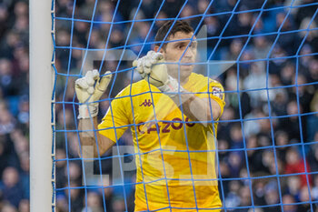 2022-02-26 - Aston Villa Goalkeeper Emiliano Martinez during the English championship Premier League football match between Brighton and Hove Albion and Aston Villa on February 26, 2022 at the American Express Community Stadium in Brighton and Hove, England - BRIGHTON AND HOVE ALBION VS ASTON VILLA - ENGLISH PREMIER LEAGUE - SOCCER