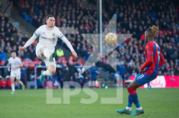 2022-02-26 - Burnley defender Connor Roberts during the English championship Premier League football match between Crystal Palace and Burnley on February 26, 2022 at Selhurst Park in London, England - CRYSTAL PALACE VS BURNLEY - ENGLISH PREMIER LEAGUE - SOCCER