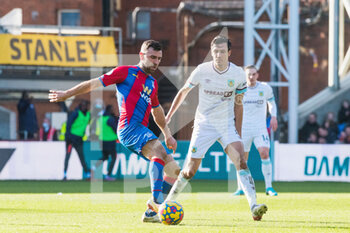 2022-02-26 - Crystal Palace midfielder Luka Milivojevic (4) and Burnley midfielder Jack Cork (4) during the English championship Premier League football match between Crystal Palace and Burnley on February 26, 2022 at Selhurst Park in London, England - CRYSTAL PALACE VS BURNLEY - ENGLISH PREMIER LEAGUE - SOCCER