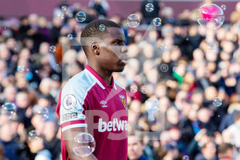 2022-02-27 - West Ham United defender Kurt Zouma (4) before the English championship Premier League football match between West Ham United and Wolverhampton Wanderers on February 27, 2022 at the London Stadium in London, England - WEST HAM UNITED VS WOLVERHAMPTON WANDERERS - ENGLISH PREMIER LEAGUE - SOCCER