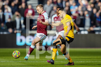 2022-02-27 - West Ham United forward Jarrod Bowen and Romain Saiss of Wolverhampton during the English championship Premier League football match between West Ham United and Wolverhampton Wanderers on February 27, 2022 at the London Stadium in London, England - WEST HAM UNITED VS WOLVERHAMPTON WANDERERS - ENGLISH PREMIER LEAGUE - SOCCER