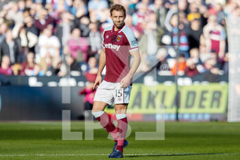 2022-02-27 - West Ham United defender Craig Dawson during the English championship Premier League football match between West Ham United and Wolverhampton Wanderers on February 27, 2022 at the London Stadium in London, England - WEST HAM UNITED VS WOLVERHAMPTON WANDERERS - ENGLISH PREMIER LEAGUE - SOCCER