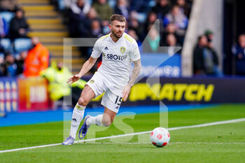 2022-03-05 - Leeds United defender Stuart Dallas during the English championship Premier League football match between Leicester City and Leeds United on March 5, 2022 at the King Power Stadium in Leicester, England - LEICESTER CITY VS LEEDS UNITED - ENGLISH PREMIER LEAGUE - SOCCER