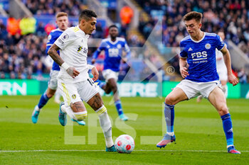 2022-03-05 - Leeds United midfielder Raphinha and Luke Thomas of Leicester during the English championship Premier League football match between Leicester City and Leeds United on March 5, 2022 at the King Power Stadium in Leicester, England - LEICESTER CITY VS LEEDS UNITED - ENGLISH PREMIER LEAGUE - SOCCER