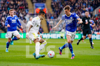 2022-03-05 - Leeds United midfielder Raphinha (10) and Luke Thomas of Leicester during the English championship Premier League football match between Leicester City and Leeds United on March 5, 2022 at the King Power Stadium in Leicester, England - LEICESTER CITY VS LEEDS UNITED - ENGLISH PREMIER LEAGUE - SOCCER