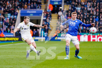2022-03-05 - Leeds United defender Stuart Dallas and Harvey Barnes of Leicester during the English championship Premier League football match between Leicester City and Leeds United on March 5, 2022 at the King Power Stadium in Leicester, England - LEICESTER CITY VS LEEDS UNITED - ENGLISH PREMIER LEAGUE - SOCCER