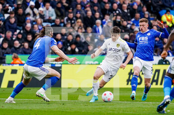 2022-03-05 - Leeds United midfielder Daniel James (20) and Caglar Soyuncu, Harvey Barnes of Leicester during the English championship Premier League football match between Leicester City and Leeds United on March 5, 2022 at the King Power Stadium in Leicester, England - LEICESTER CITY VS LEEDS UNITED - ENGLISH PREMIER LEAGUE - SOCCER