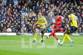 2022-03-06 - Bukayo Saka (7) of Arsenal scores a goal 1-2 during the English championship Premier League football match between Watford and Arsenal on March 6, 2022 at Vicarage Road in Watford, England - WATFORD VS ARSENAL - ENGLISH PREMIER LEAGUE - SOCCER