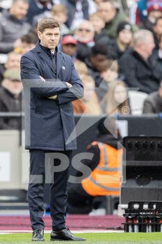 2022-03-13 - Aston Villa manager Steven Gerrard during the English championship Premier League football match between West Ham United and Aston Villa on March 13, 2022 at the London Stadium in London, England - WEST HAM UNITED VS ASTON VILLA - ENGLISH PREMIER LEAGUE - SOCCER