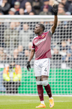 2022-03-13 - West Ham United defender Kurt Zouma during the English championship Premier League football match between West Ham United and Aston Villa on March 13, 2022 at the London Stadium in London, England - WEST HAM UNITED VS ASTON VILLA - ENGLISH PREMIER LEAGUE - SOCCER