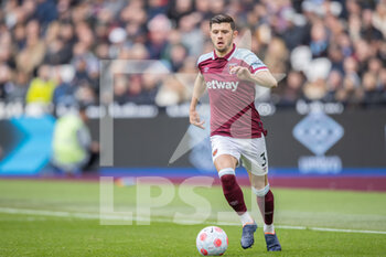 2022-03-13 - West Ham United defender Aaron Cresswell during the English championship Premier League football match between West Ham United and Aston Villa on March 13, 2022 at the London Stadium in London, England - WEST HAM UNITED VS ASTON VILLA - ENGLISH PREMIER LEAGUE - SOCCER
