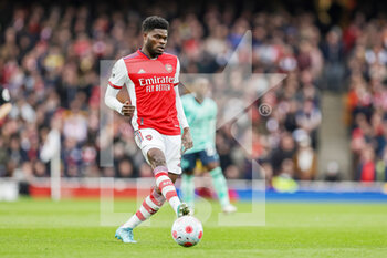 2022-03-13 - Thomas Partey (5) of Arsenal during the English championship Premier League football match between Arsenal and Leicester City on March 13, 2022 at the Emirates Stadium in London, England - ARSENAL VS LEICESTER CITY - ENGLISH PREMIER LEAGUE - SOCCER