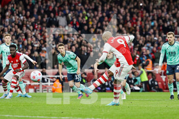 2022-03-13 - Alexandre Lacazette (9) of Arsenal scores from the penalty spot 2-0 during the English championship Premier League football match between Arsenal and Leicester City on March 13, 2022 at the Emirates Stadium in London, England - ARSENAL VS LEICESTER CITY - ENGLISH PREMIER LEAGUE - SOCCER