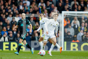 2022-03-13 - Teemu Pukki of Norwich and Leeds United defender Diego Llorente during the English championship Premier League football match between Leeds United and Norwich City on March 13, 2022 at Elland Road in Leeds, England - LEEDS UNITED VS NORWICH CITY - ENGLISH PREMIER LEAGUE - SOCCER