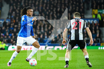2022-03-17 - Everton's midfielder Alex Iwobi (17) during the English championship Premier League football match between Everton and Newcastle United on March 17, 2022 at Goodison Park in Liverpool, England - EVERTON VS NEWCASTLE UNITED - ENGLISH PREMIER LEAGUE - SOCCER