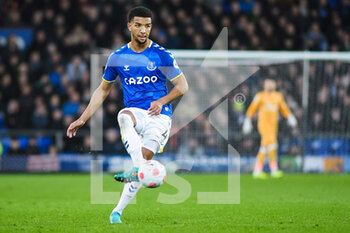 2022-03-17 - Everton's defender Mason Holgate during the English championship Premier League football match between Everton and Newcastle United on March 17, 2022 at Goodison Park in Liverpool, England - EVERTON VS NEWCASTLE UNITED - ENGLISH PREMIER LEAGUE - SOCCER