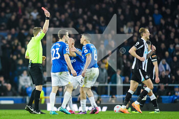 2022-03-17 - Everton's midfielder Allan (6) receives a red card during the English championship Premier League football match between Everton and Newcastle United on March 17, 2022 at Goodison Park in Liverpool, England - EVERTON VS NEWCASTLE UNITED - ENGLISH PREMIER LEAGUE - SOCCER