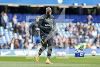 2022-04-02 - Romelu Lukaku (9) of Chelsea warms up during the English championship Premier League football match between Chelsea and Brentford on April 2, 2022 at Stamford Bridge in London, England - CHELSEA VS BRENTFORD - ENGLISH PREMIER LEAGUE - SOCCER