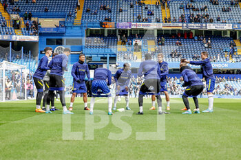 2022-04-02 - Chelsea players warm up during the English championship Premier League football match between Chelsea and Brentford on April 2, 2022 at Stamford Bridge in London, England - CHELSEA VS BRENTFORD - ENGLISH PREMIER LEAGUE - SOCCER