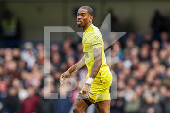 2022-04-02 - Ivan Toney (17) of Brentford during the English championship Premier League football match between Chelsea and Brentford on April 2, 2022 at Stamford Bridge in London, England - CHELSEA VS BRENTFORD - ENGLISH PREMIER LEAGUE - SOCCER