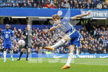 2022-04-02 - Marcos Alonso (3) of Chelsea during the English championship Premier League football match between Chelsea and Brentford on April 2, 2022 at Stamford Bridge in London, England - CHELSEA VS BRENTFORD - ENGLISH PREMIER LEAGUE - SOCCER