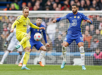 2022-04-02 - Christian Eriksen (21) of Brentford and Ruben Loftus-Cheek (12) of Chelsea during the English championship Premier League football match between Chelsea and Brentford on April 2, 2022 at Stamford Bridge in London, England - CHELSEA VS BRENTFORD - ENGLISH PREMIER LEAGUE - SOCCER
