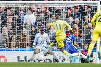 2022-04-02 - Yoane Wissa (11) of Brentford during the English championship Premier League football match between Chelsea and Brentford on April 2, 2022 at Stamford Bridge in London, England - CHELSEA VS BRENTFORD - ENGLISH PREMIER LEAGUE - SOCCER