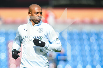 2022-04-02 - Manchester City's midfielder Fernandinho warms up during the English championship Premier League football match between Burnley and Manchester City on April 2, 2022 at Turf Moor in Burnley, England - BURNLEY VS MANCHESTER CITY - ENGLISH PREMIER LEAGUE - SOCCER