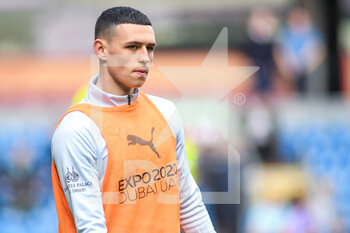 2022-04-02 - Manchester City's midfielder Phil Foden warms up during the English championship Premier League football match between Burnley and Manchester City on April 2, 2022 at Turf Moor in Burnley, England - BURNLEY VS MANCHESTER CITY - ENGLISH PREMIER LEAGUE - SOCCER