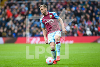 2022-04-02 - Burnley defender Charlie Taylor during the English championship Premier League football match between Burnley and Manchester City on April 2, 2022 at Turf Moor in Burnley, England - BURNLEY VS MANCHESTER CITY - ENGLISH PREMIER LEAGUE - SOCCER