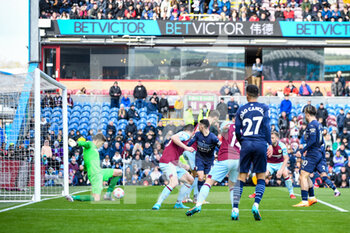 2022-04-02 - Burnley goalkeeper Nick Pope (1) saves Manchester City's midfielder Phil Foden (47) shot during the English championship Premier League football match between Burnley and Manchester City on April 2, 2022 at Turf Moor in Burnley, England - BURNLEY VS MANCHESTER CITY - ENGLISH PREMIER LEAGUE - SOCCER
