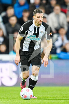 2022-04-08 - Newcastle United's Fabian Schar during the English championship Premier League football match between Newcastle United and Wolverhampton Wanderers on April 8, 2022 at St James' Park in Newcastle, England - NEWCASTLE UNITED VS WOLVERHAMPTON WANDERERS - ENGLISH PREMIER LEAGUE - SOCCER