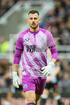2022-04-08 - Newcastle United's goalkeeper Martin Dubravka during the English championship Premier League football match between Newcastle United and Wolverhampton Wanderers on April 8, 2022 at St James' Park in Newcastle, England - NEWCASTLE UNITED VS WOLVERHAMPTON WANDERERS - ENGLISH PREMIER LEAGUE - SOCCER